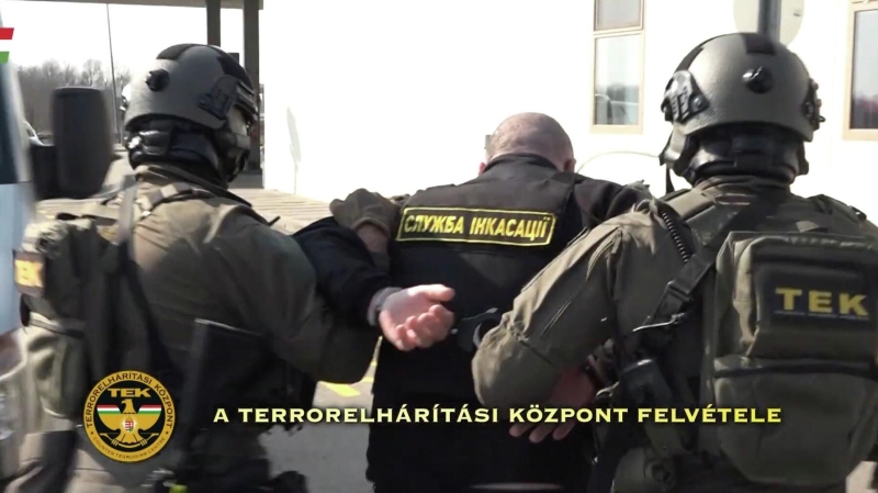 Украинский "Ощадбанк" потребовал от Венгрии вернуть конфискованные ценности