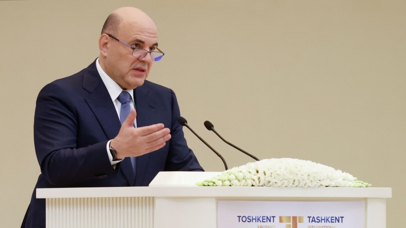 Мишустин прилетел в Екатеринбург