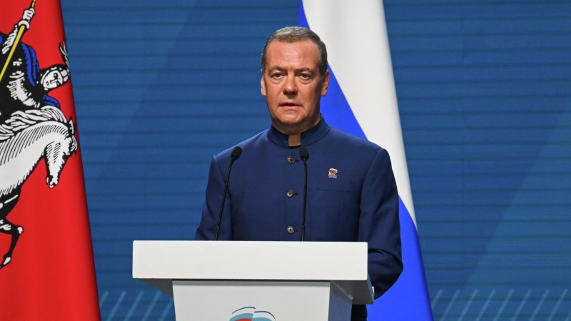 Фракция ЕР в Госдуме после выборов заметно обновится, заявил Медведев